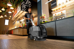 GXL BT PRO | Autolaveuse accompagnée autotractée à batterie – La puissance industrielle au format compact Autolaveuse à batteries